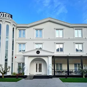 https://reign.hotels-in-tirana.com